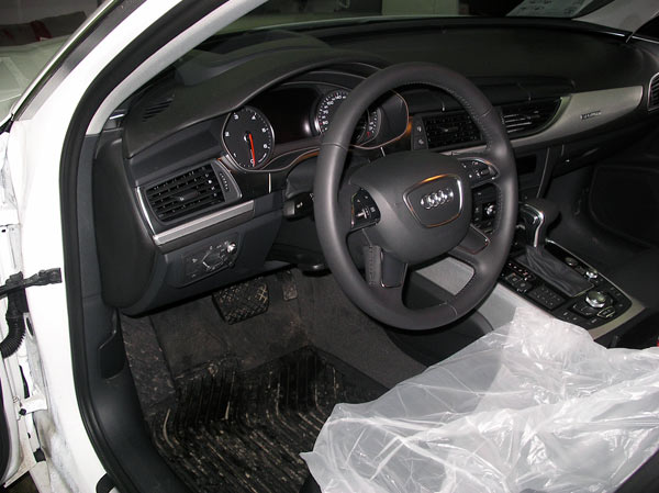 На автомобиль установлен охранный комплекс