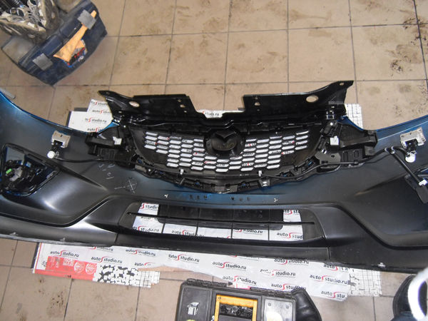 На автомобиль установлен охранный комплекс и защитная сетка радиатора На автомобиль установлен охранный комплекс и защитная сетка радиатора